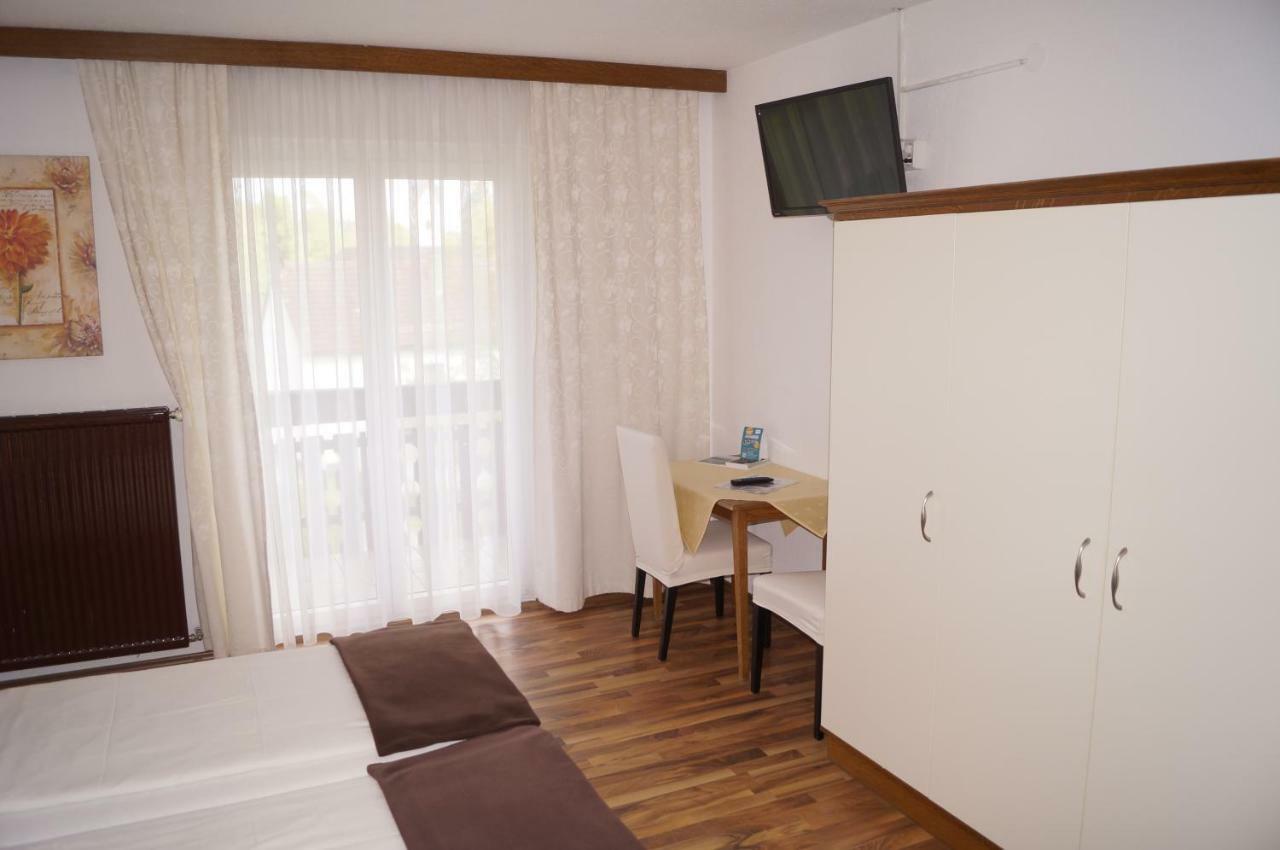 Pension Dobernig - Contactless Check In/Stay Klagenfurt am Woerthersee Exterior foto